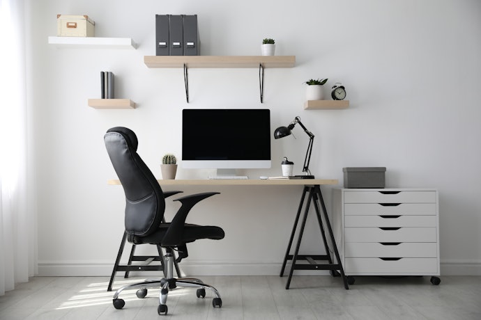 注意椅子與辦公桌、整體空間的體積平衡