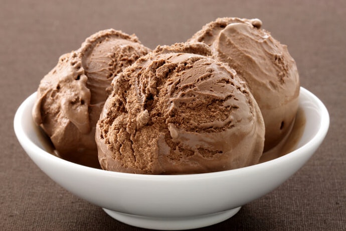 只要攪拌、靜置就能完成的巧克力冰淇淋