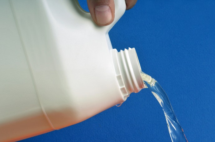 氧系液體狀：適用於日常生活的輕微髒污與防臭