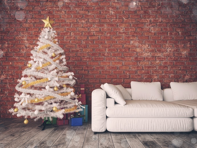 喜愛寧靜氛圍：帶有寂靜感的白色聖誕樹