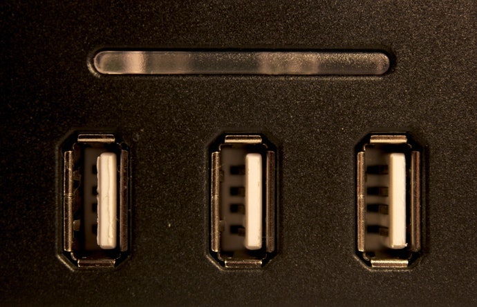 確認 USB 的插槽數量與傳輸速度
