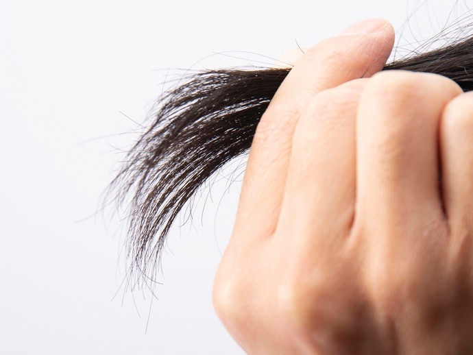 護髮素僅用於髮尖，避免接觸頭皮或其他部位