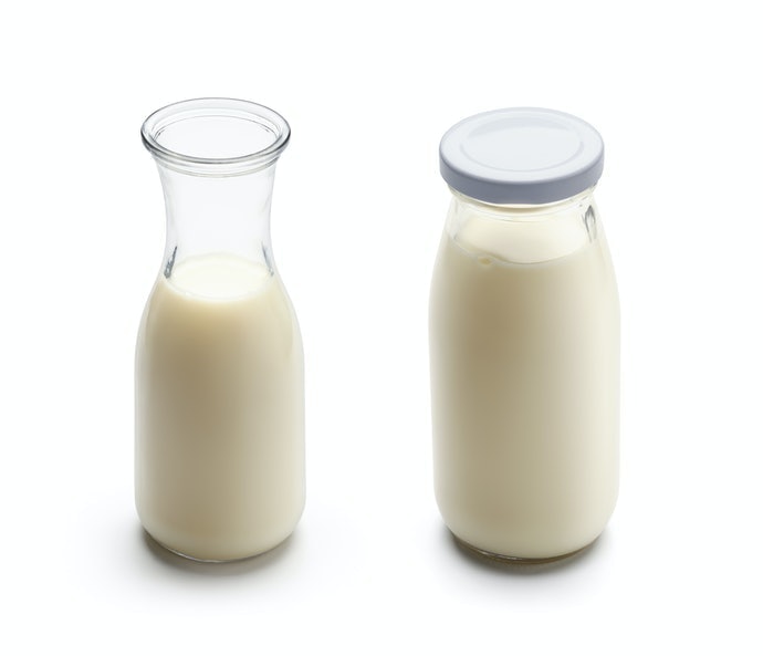 附瓶蓋的牛奶壺：防止乾燥及灰塵掉入