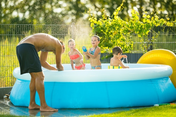 大型玩具游泳池必備：便利的排水栓使放水變簡單