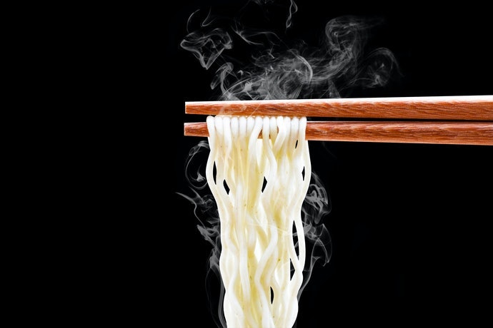 竹筷、木筷：質感絕佳，但需留意是否耐用