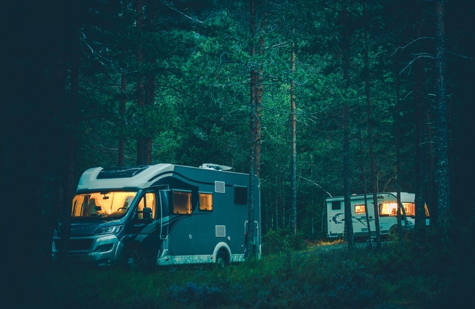 300Wh：野營、露營車等需過夜的活動