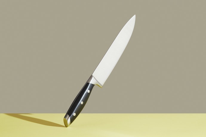 三德刀、主廚刀（牛刀）：主要用來切肉、切菜的萬用刀