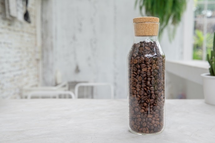 咖啡豆或咖啡粉：需先確認對象有無沖泡器具