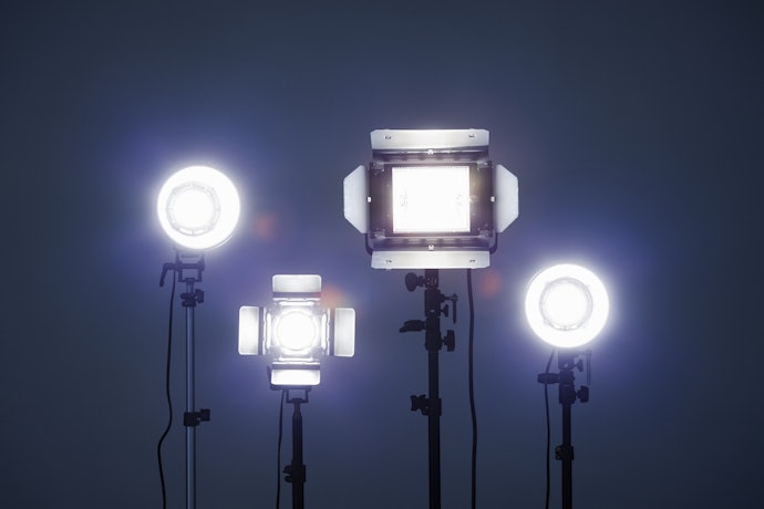 簡單認識攝影燈的基本款——定燈、棚燈和補光燈