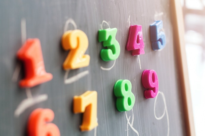培養表現力：選擇注音符號和數字玩具