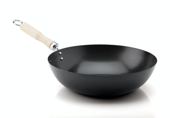 鐵炒鍋：價格實惠，導熱性佳又耐用