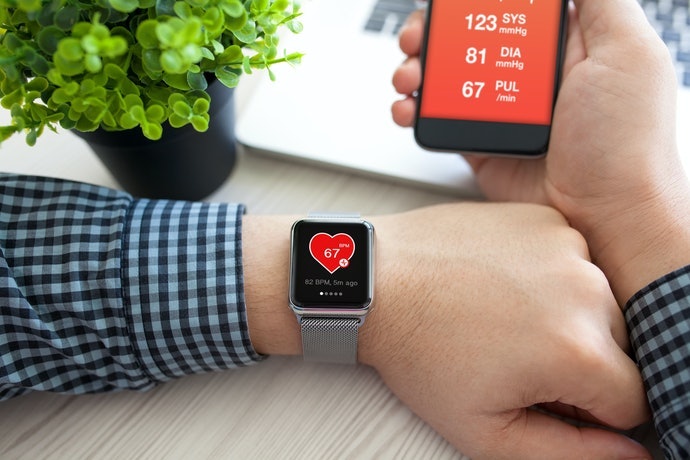 「心率監測」及「步數計算」用於簡單的健康管理