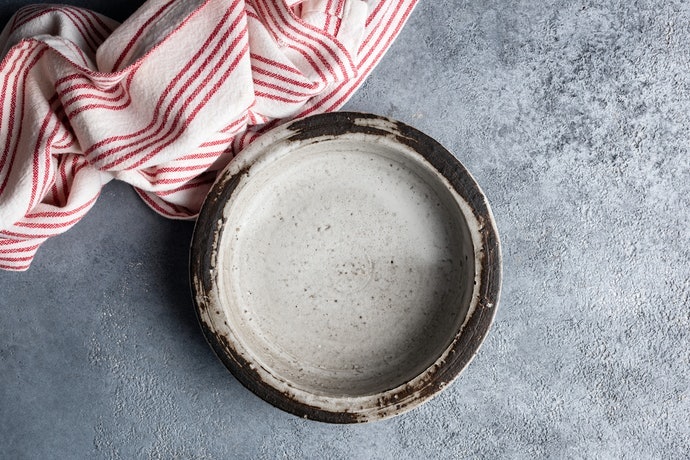 陶器水碗：份量與安定感十足