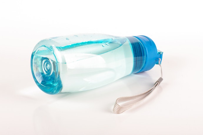 輕巧好攜帶：塑膠材質、寶特瓶類型