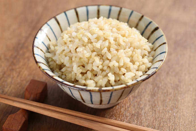 製作發酵糙米飯：選擇專門的保溫飯鍋