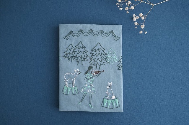 刺繡書衣材料包－森林裡的嘉年華 1